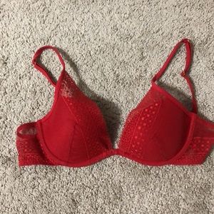 Victoria’s Secret incredible bra 34C